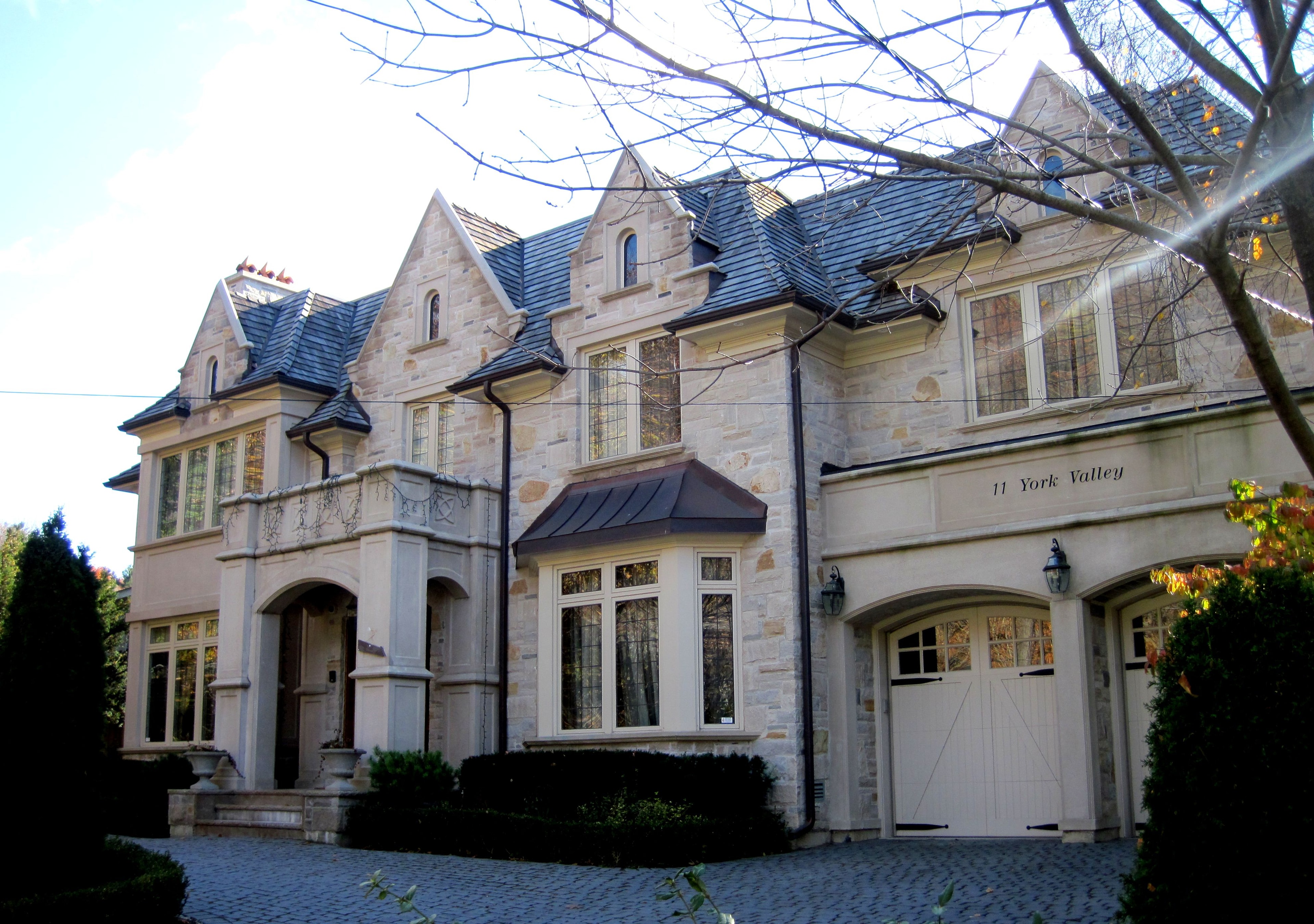11 York Valley — traditional stone estate
